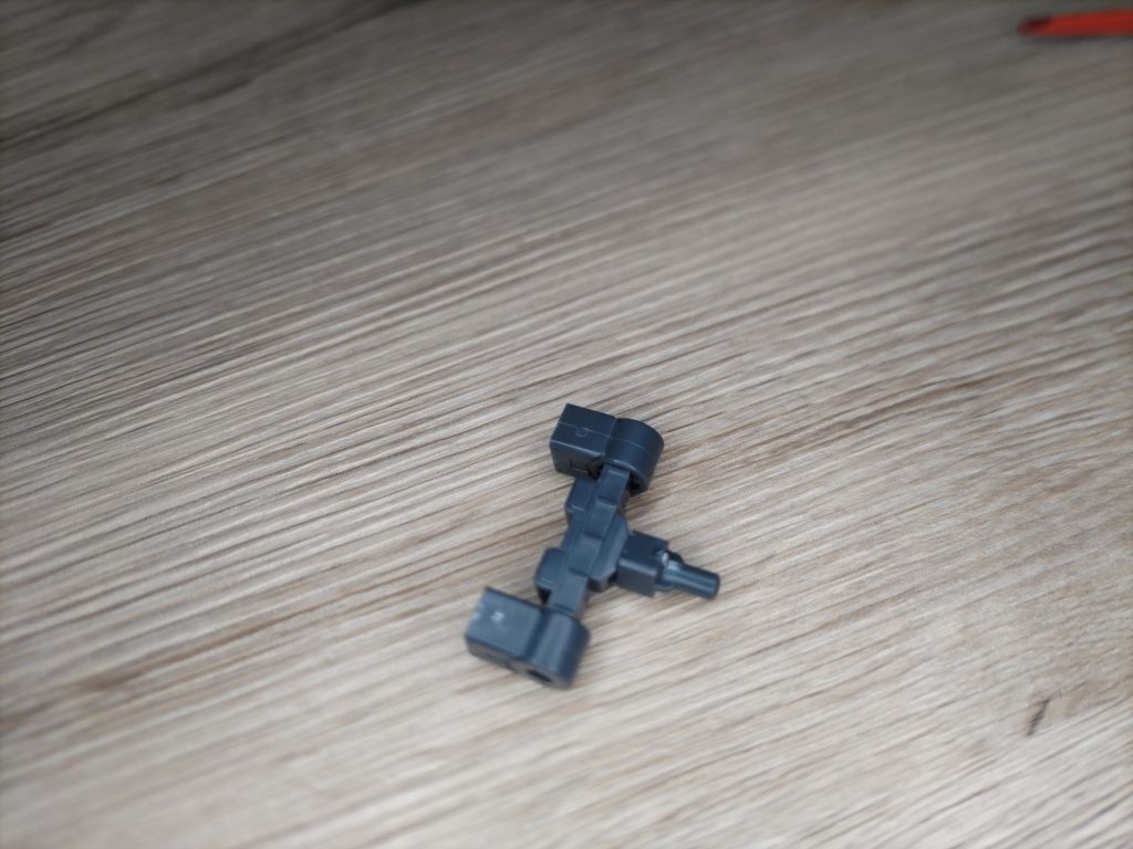 エール、ソード、ランチャーともこのパーツでバックパックを取り付けてます。ノーマル・ダブル両方に使えるようストライカーはできるだけ改造なしで作成。