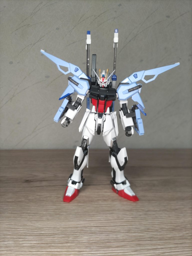 ダブルソードストライク。ソード類は無改造。背中のバックパックはエールで使用したものをそのまま使用しています。設定的にはソードカラミティへ発展する試作機的な位置ですかね。