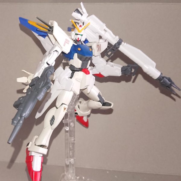 昨日の投稿で、紹介した機体の余りパーツで作ったガンダム