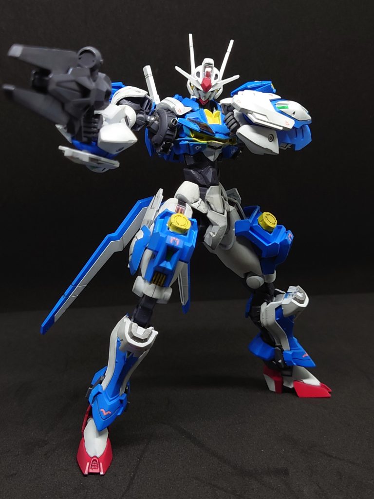 ビームライフル申し訳程度に装備された武装ガンビットガントレットでも射撃が出来るため飾りになってしまった…ビームサーベルガンビットガントレットを採用した為飾りになってしまった…