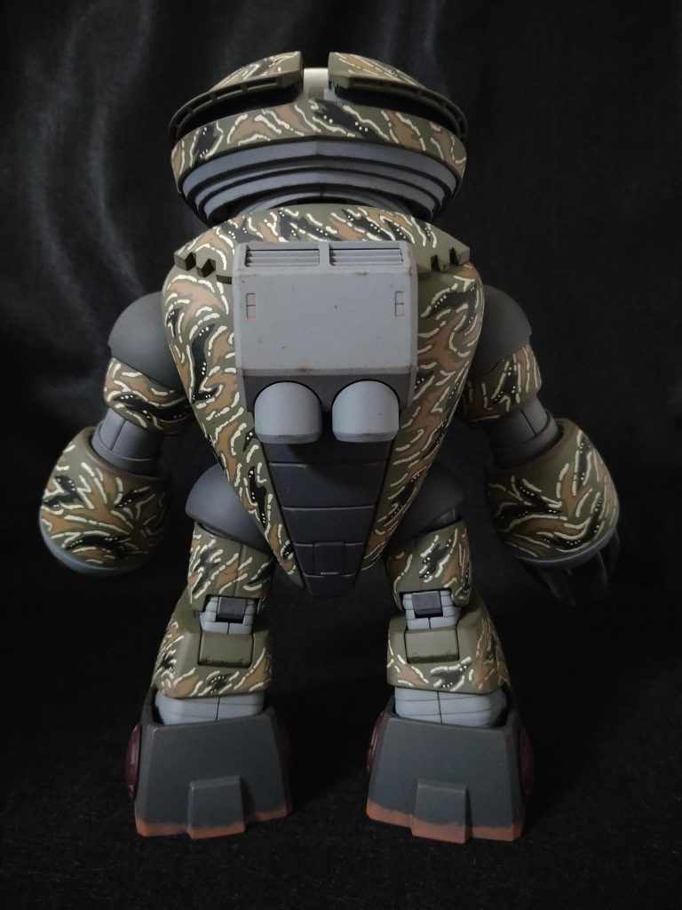 後。そんな彼が得意にしてたのがタイガー迷彩で、色々なパターンを描かれてました。純粋なタイガー迷彩というより、ガンプラにマッチした、それでいて簡単でカッコ良いパターンを考えられてましたね。(まあ、純粋なタイガーの再現は難しいと思うのですが😅)