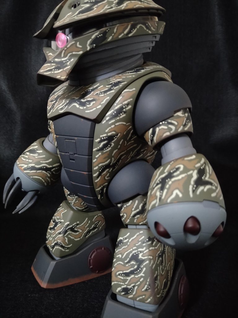 横。彼がいてくれたおかげで、私もサークル内で『ガンプラでこういうのアリなんだ』と勇気を出して今のミリキャラを進む事が出来、学ぶ事も楽しむ事も出来ました。ホントに感謝です🙇