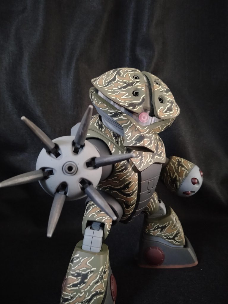 少し落ち着いてから、サークルのお仲間と、彼を追悼する作品を作ろうという話しになりました。私はサークル内で彼と同じ系統にいたのもあり、『彼が天国で腰を抜かす!』作品を作る事にしました😁となると、彼が一番活き活きしてたタイガー迷彩にガッツリ向き合おうかと。