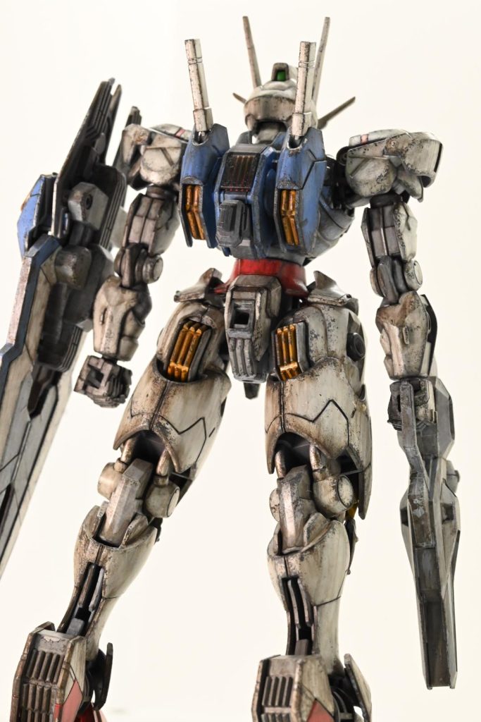 清水圭レシピで一番迷った塗装が内部フレーム部への明灰白色です。塗った直後はムラが目立ちすぎるかと思いましたが、最終工程まで仕上げると馴染んでくれたようです。