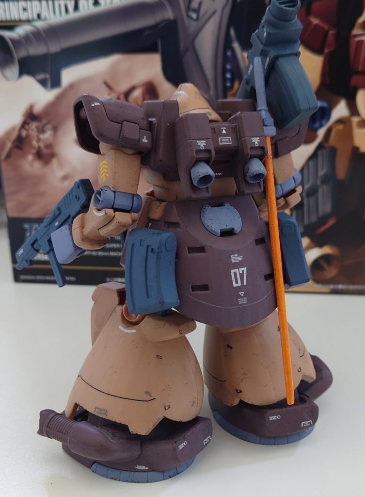 水転写デカールは以前から苦手。今回もイライラしながら貼り付けました。デカール貼りのセンスがないため、他製作者様の作品をかなり参考にさせていただきました。