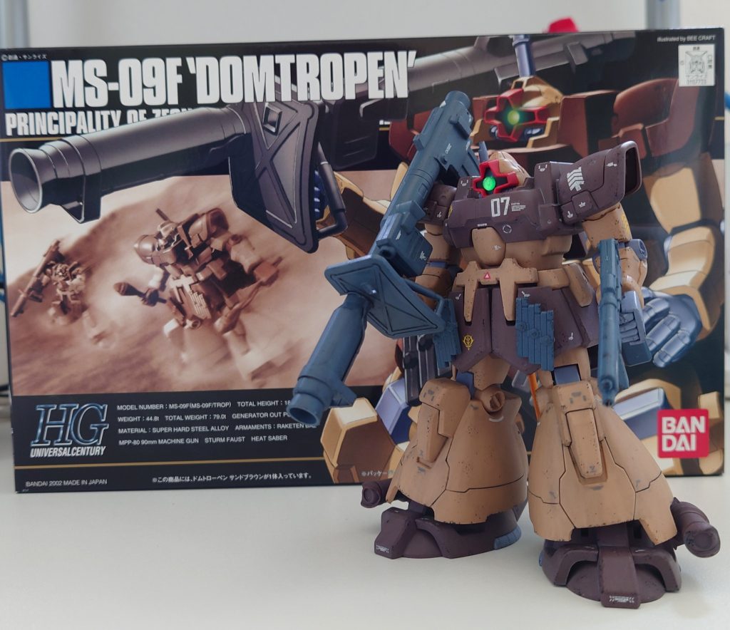 今ではUCバージョンもあるようですが、うちのは積みプラなので赤バンダイです。UCバージョンも購入できれば、比較してみたいです。