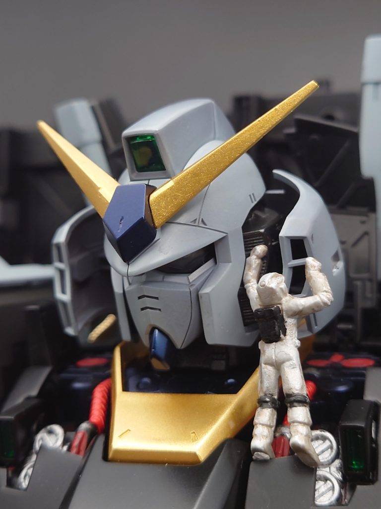 ヘッドパーツも左右に開きます