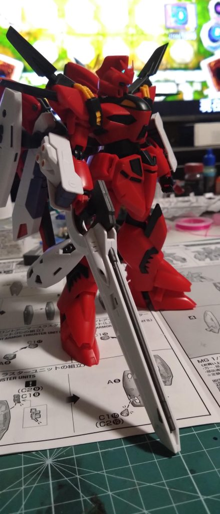 製作格闘兵装部分は四角型の彫刻刀で削ってはめ込む感じで脚部のクイックブーストパックは磁石でくっつけました！