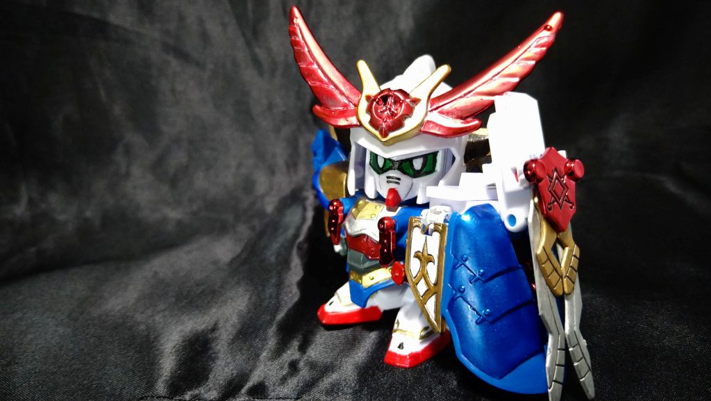 作ってる途中でシールを無くしてしまい...自信ないけど、目も水性ホビーカラーでなんとか描いてみました。やや左に寄ってるのでこの角度でしか立てないw