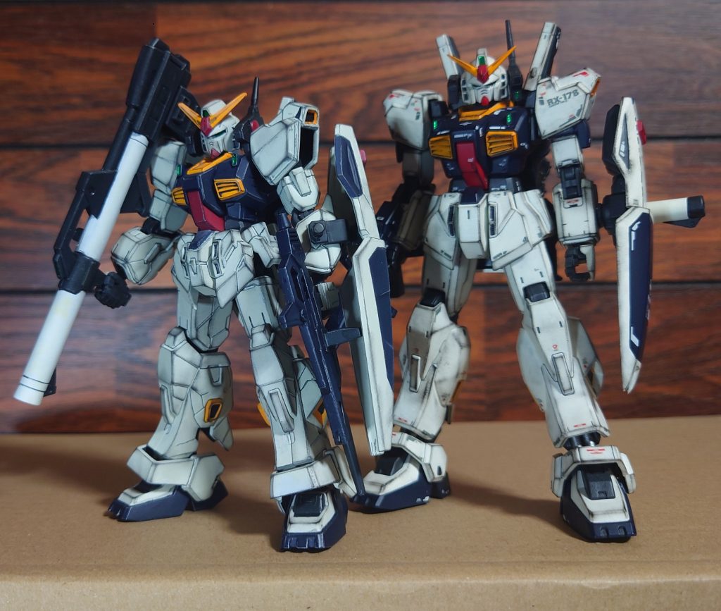 以前制作したHGUCと並べてみました。アレンジバリバリなＧ−フレームですがこれはこれでアリかと思いますね〜課題としてトップコートの白化にやられましたので次回気をつけます〜