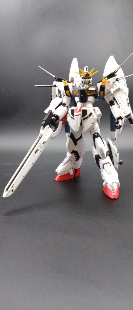 機動戦士ガンダム　ニゴリAの野望ＸＭ−07B KN ビギナ・ギナⅡ キンケドゥカスタムこの機体はコスモバビロニア戦争と木星帝国の戦いの間で行われたロナ家の内部紛争でありクロスボーン・バンガードは貴族主義賛成派のドレル派と反対派のベラで分かれていた。このMSはベラ軍の若き謎のエースパイロット　キンケドゥ・ナウのカスタム機  