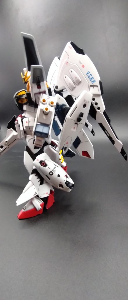 武装通常兵装頭部バルカン　ビームサーベル　ヴェスバーミッションパックFタイプ格闘兵装　Gタイプ　マルチブル・ビームウェポン　Qタイプ　クイックブーストパック