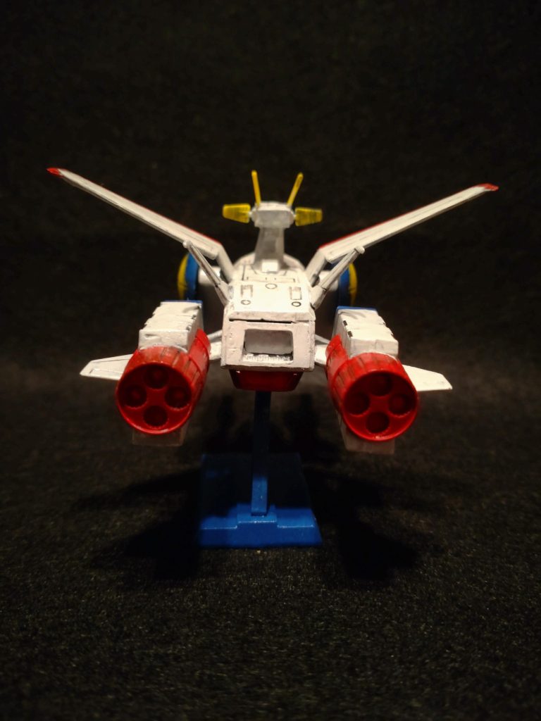 パーツの合いの悪いのと、サイズが小さいので、なかなか大変なキットです。ですがモビルスーツ系より出来が良く、今でも見れる造形になってると思います。