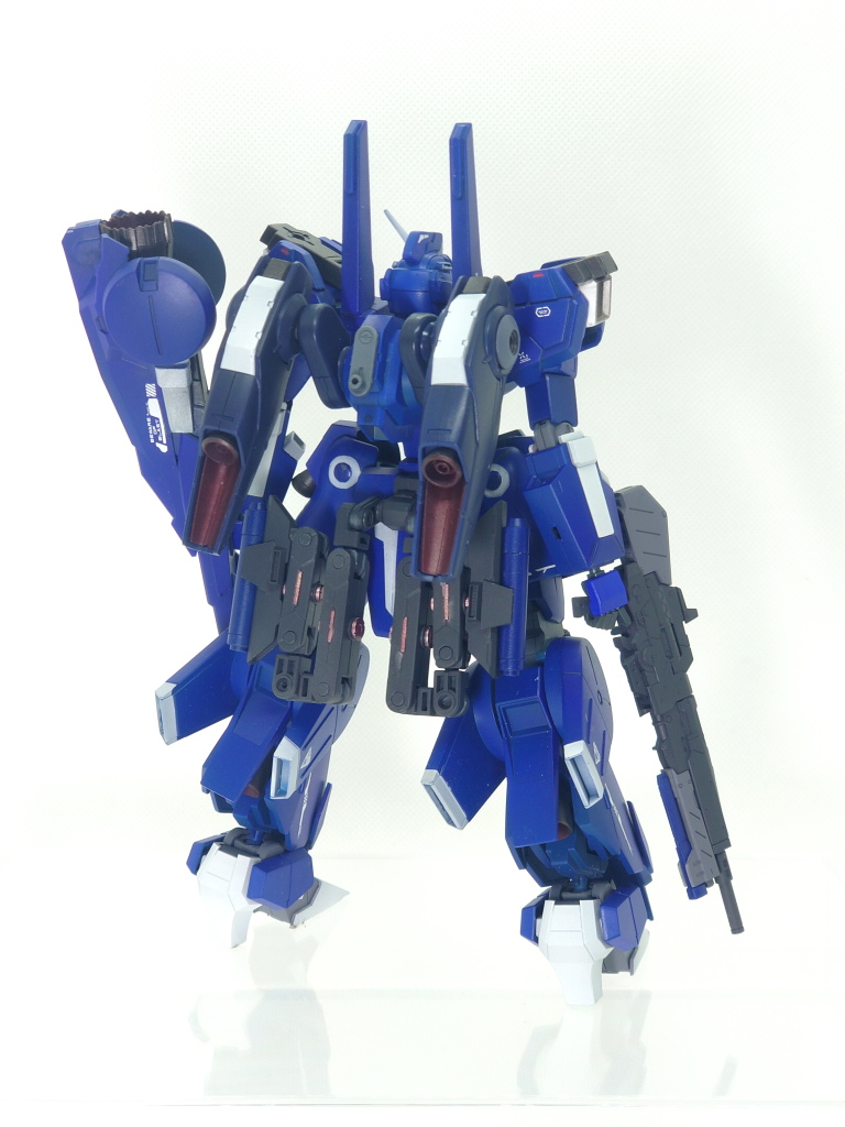 背面・サイコアームサイコフレームで構成されたサブアーム。パイロット（強化人間）の意志や敵の殺意に反応して可動。ノールックでビームカノン撃ったりハイパービームサーベル振り回したりします。危険。こわい。