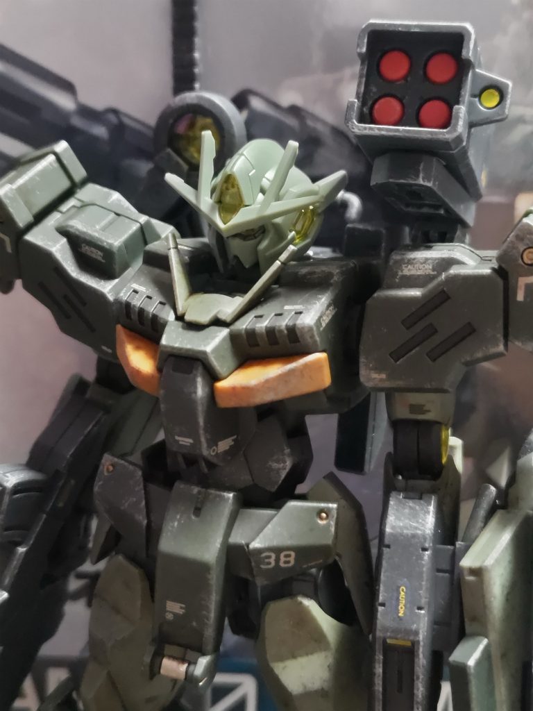 おまけ。余剰パーツでダブルオークアンタヘッド(zaku-kao2)