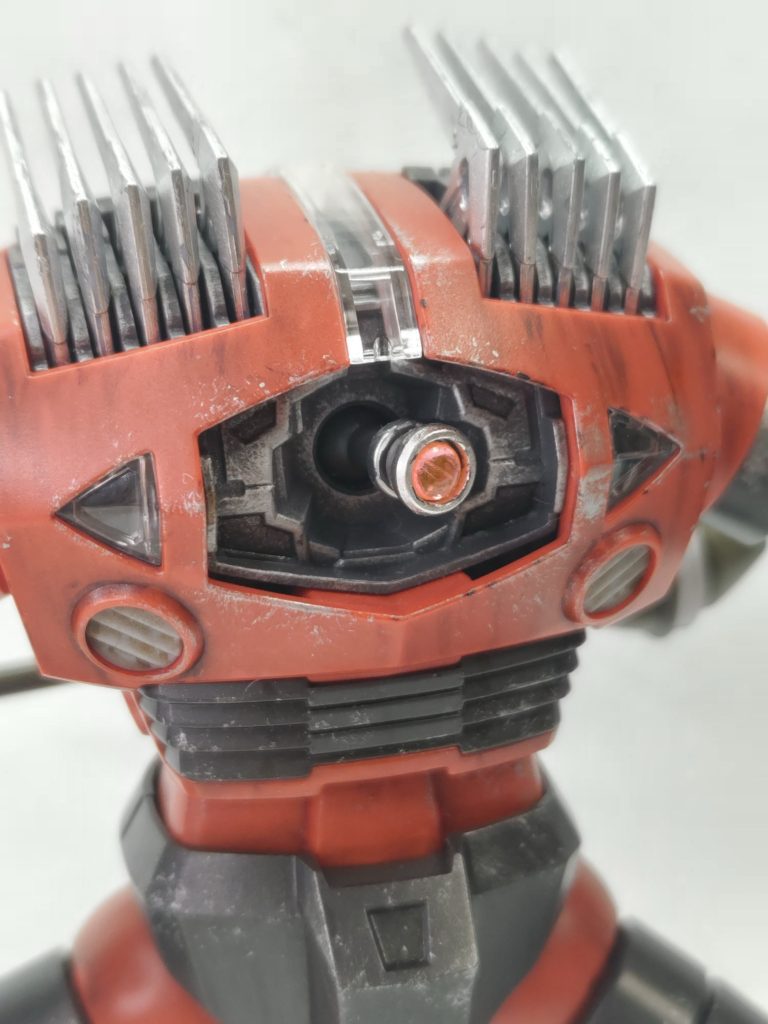 モノアイはHアイズ+ラピーテープでビコーン。モノアイ周りのメカニカルな造形はドライブラシ強めで。