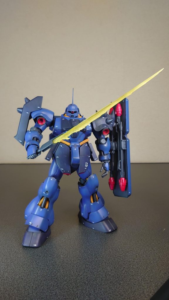 サザビー以外は関節が不安定なのが残念無念補強をおすすめします特に下半身