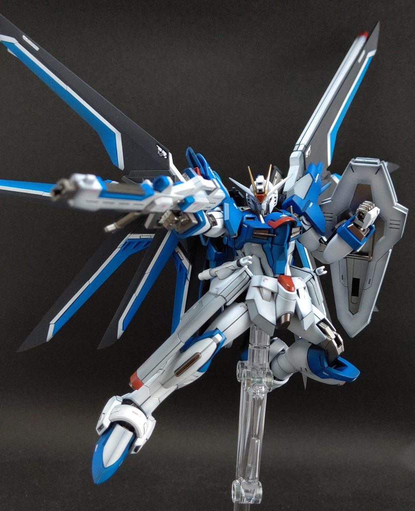 ということで、HGライジングフリーダムでした！塗装レシピやら他の写真なんかはブログの方にものせてますのでこちらもご覧いただけると嬉しいです！https://jinbeblog.com/hg-rising-freedom/