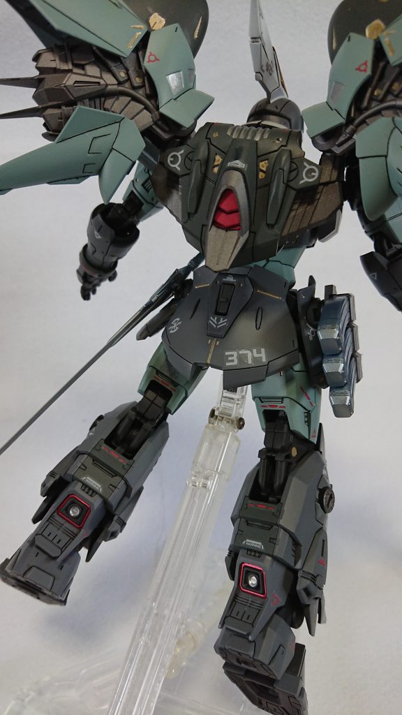 モールドの堀直しはタガネとケガキ針です。