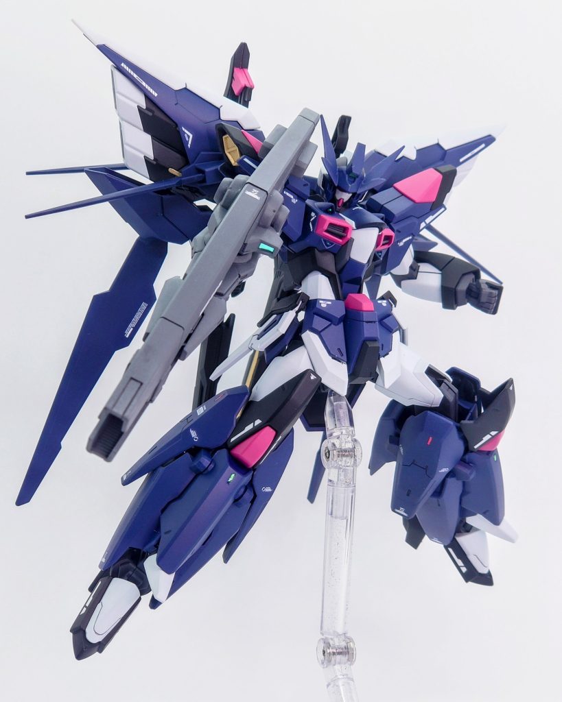 ビームバズーカ強襲用装備。ビームバズーカで遠距離より攻撃後、機動力を活かして一気に接近し高火力の武装で押し込む戦闘スタイルを得意とします。