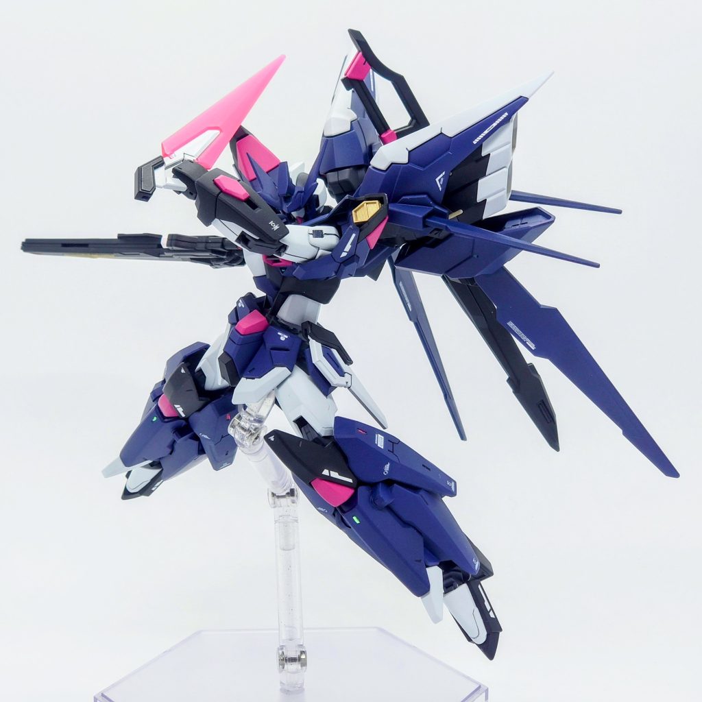 ビームブーメラン両腰に装備されたビームブーメラン。ビームサーベルとしても運用できます。