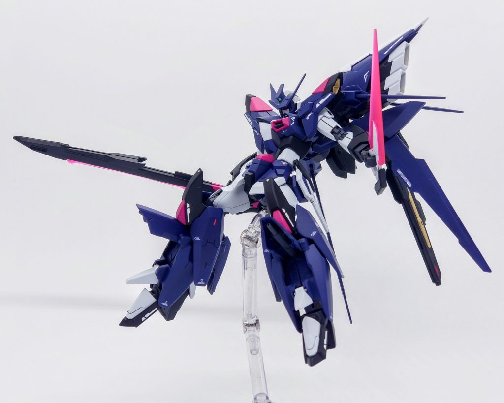 脚部ビームガン脚部に内蔵されたビームガン。不意打ちに使われる他、中近距離での弾幕にも使用されます。