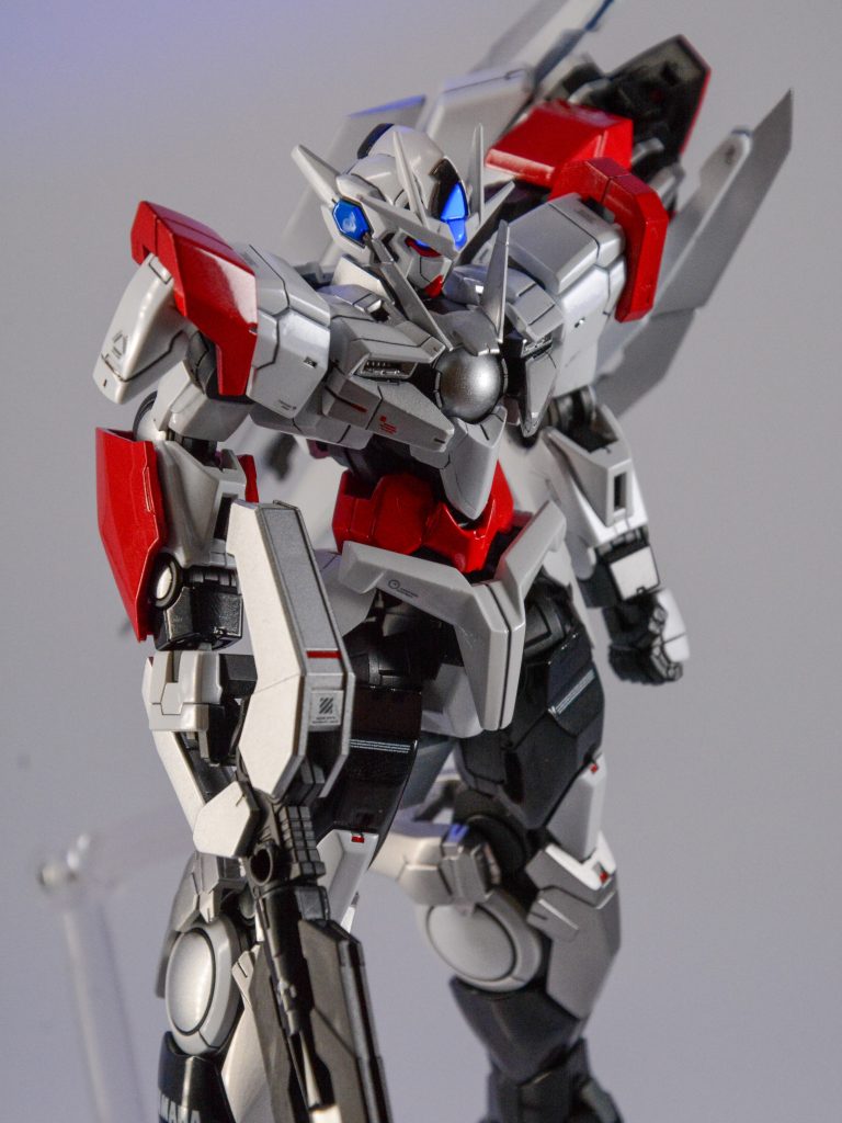 ■個人的お気に入りショットここまで見て下さり、ありがとうございました!今回は知り合いへのプレゼントとしてこのキットを作成しました。知り合いが普段乗っている愛車のYZF-R25と同一のカラーリングとなるようにしたつもりが、組んでみるとリボーンズガンダムのような色合いになっていました(gundam-kao5)艶消し塗装は百難隠すとはよく言ったもので、なかなか光沢仕上げは難しいですね…修行しなくてはと思いました!■次回作ギャンシュトローム作りたい…