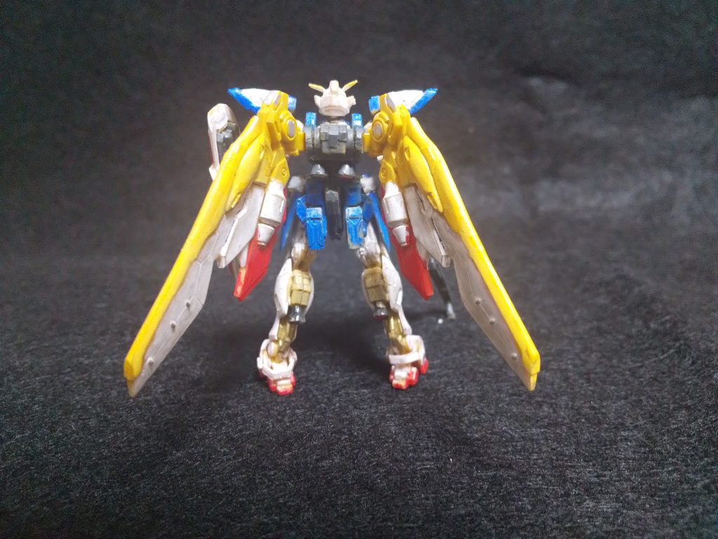 わかりにくけど、羽は５色使ってます。