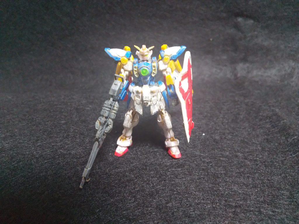 本業？も、副業？も一段落、久々に作るガンプラをこれにしたのは、エアブラシが面倒だから。ゆるりと復帰です。でも、なぜか我が手に新しいハンドピースが増えてます。