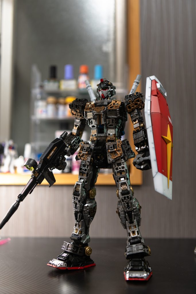 皆さんご存知の通り、フレームまでしっかり作られてるキットなので塗り分け等かなりしました😀メッキパーツはなんか安っぽく感じたのでメッキを剥がして塗り直してます