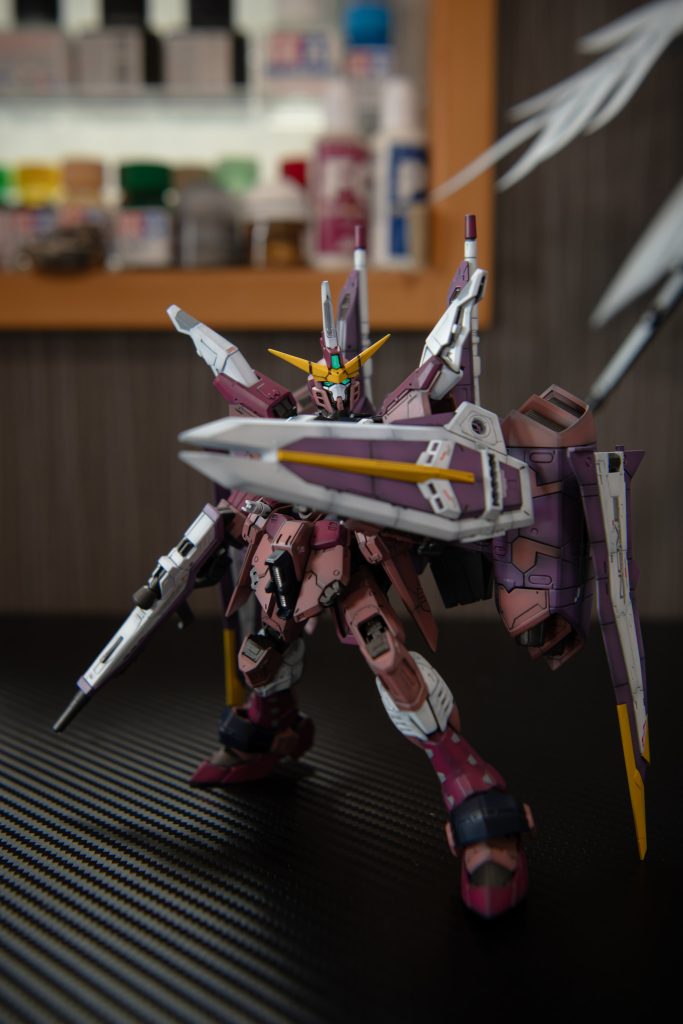 あえてのジャスティスガンダム🤩弐式だのイモータルだのなんだかんだ出てますが😅作ってる様子撮るの忘れた😅基礎工作とかんたんなスジボリ追加程度です