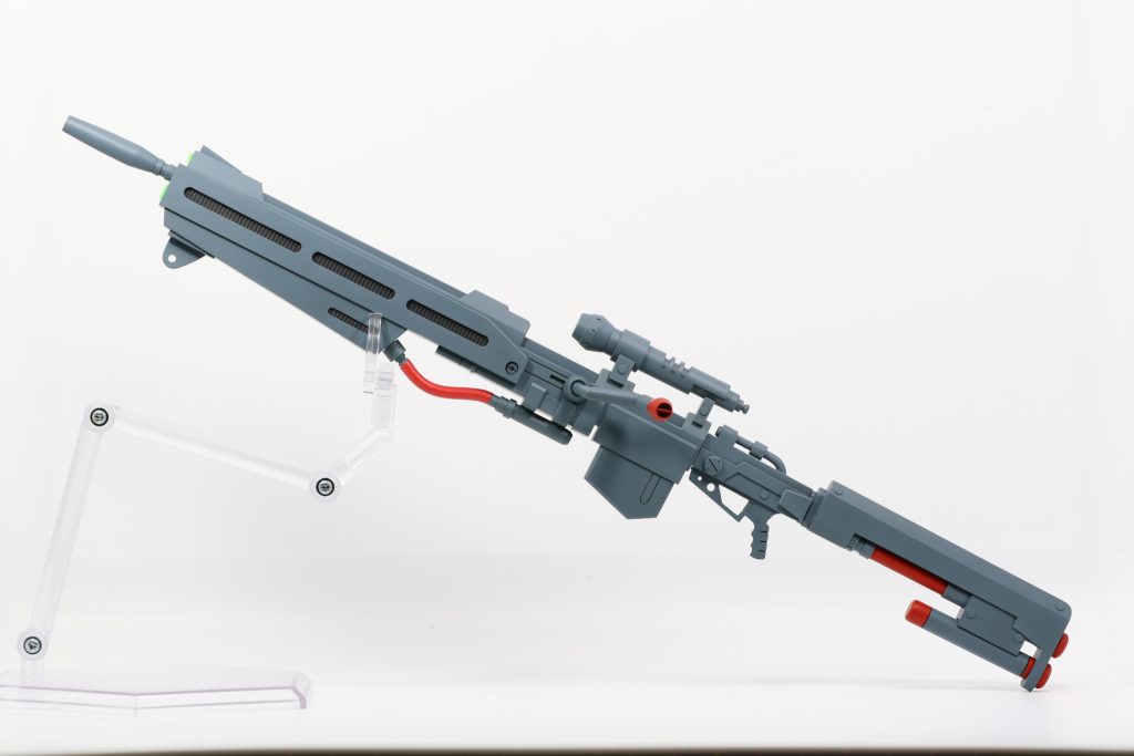 ライフルはプラ材でスクラッチしました赤いパイプは電気関係の線を使用