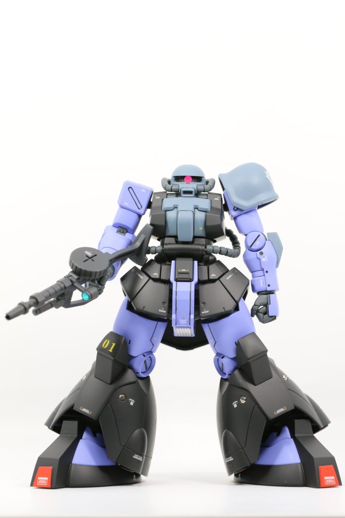 モノアイはユニコーンのサイコフレームのランナーを削って入れてありますブラックライトに反応するので塗装してません