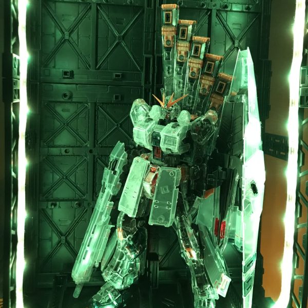 色彩νガンダム