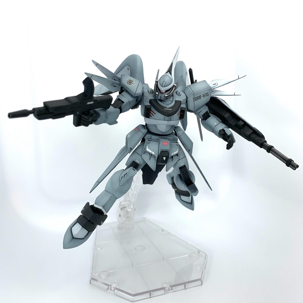 古いキットなので可動域が狭く、ポージングに苦労しました。