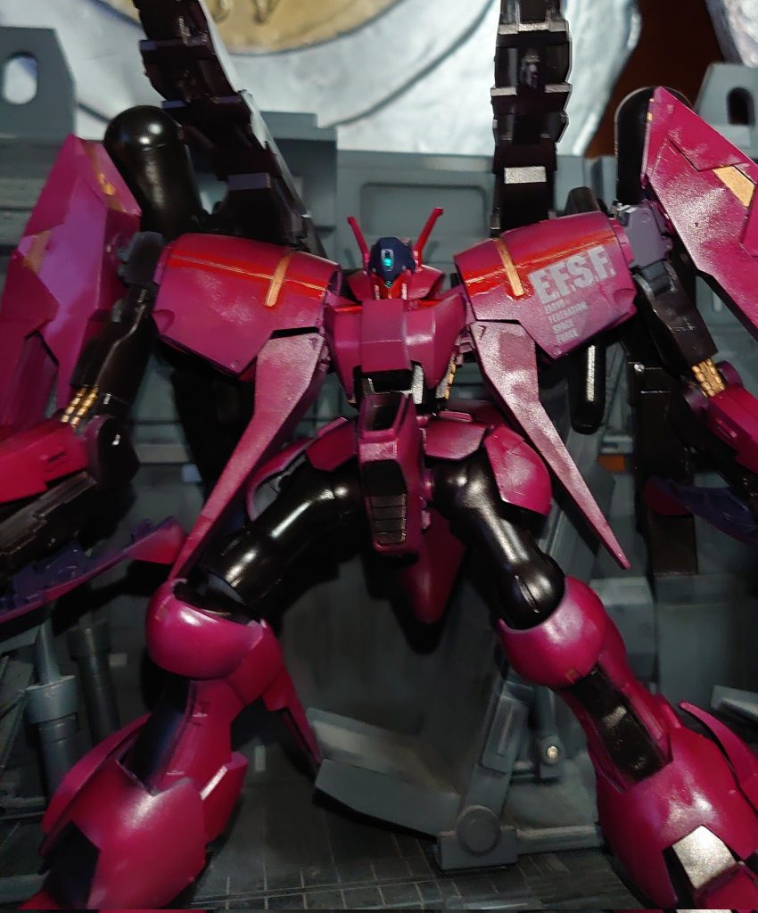 連邦機なのでジョニー用というよりレッドウェイライン用腕と肩の４門のビームキャノンで砲撃しながら高機動戦闘するイメージ