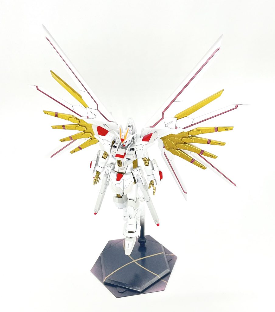 別角度からベースはTHEシンプルスタンドHEXタイプにプラ板をちょい足し金ラインとパールライトレッドで劇中イメージにしてます