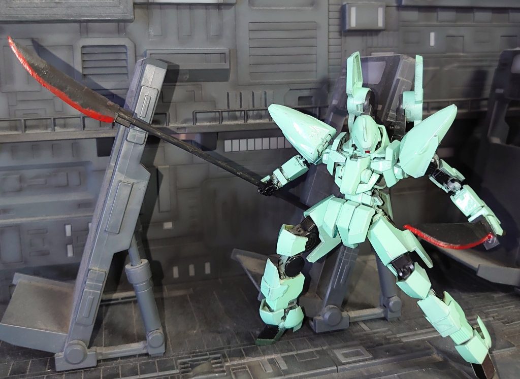 武装はグレイブとシミター鉄血世界は銃火器がほぼ無効なんで近接武器縛り肩アーマーはHGブリッツから流用武器と肩と色以外はフォロワさんが作成途中だったグレイズで足の装甲が主に改造されてます名前のMは元の持ち主のミキオさんから