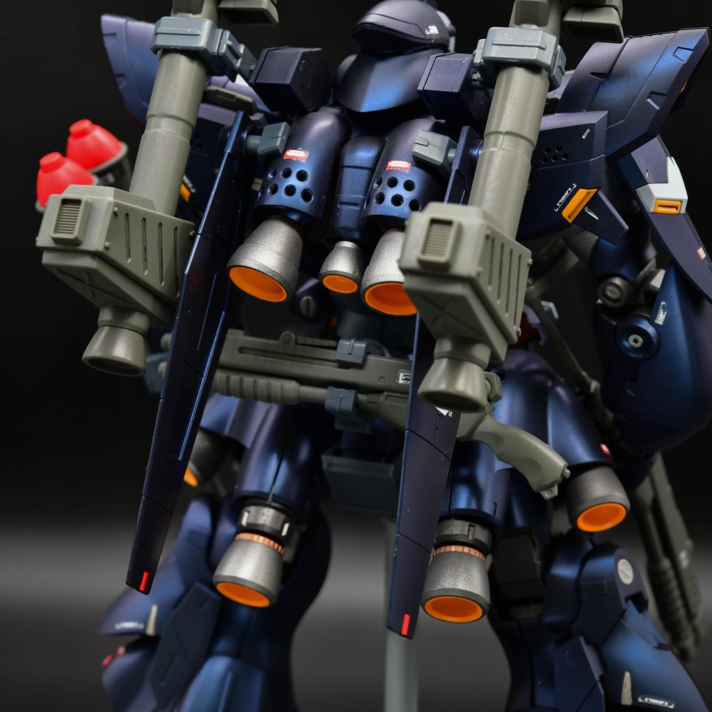 バーニアはガンメタサフで、フレームはそれにブラックサフを調色して一度塗りして工程を省いています。