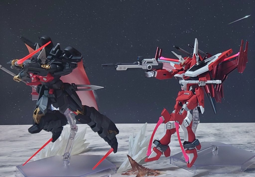 “なにっ!?”“ジャスティス”はシュラの見たイメージとは逆に回避し、隙だらけの背中を狙う。