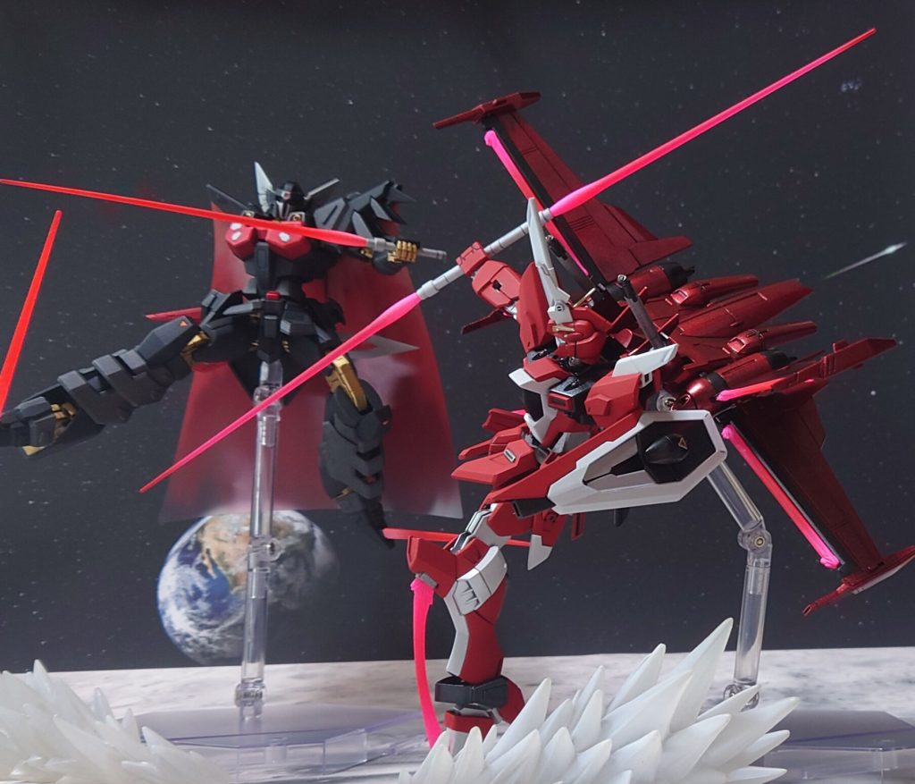 “卑怯者めが!”自身の美学を否定され、激昂したシュラの反撃に押し込まれる“ジャスティス”。