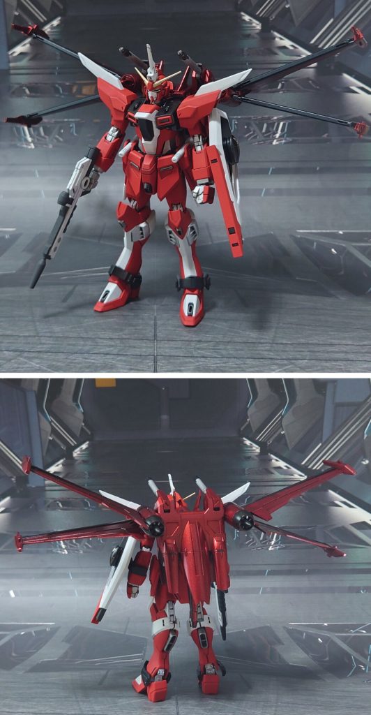 インフィニットジャスティス弐式の前後ろ。工作は、ゲート痕処理、エッジ尖らせ、パーティングライン・段ズレ・ヒケの対処、面出し、ビームライフルの合わせ目消し、市販パーツ貼り付け・埋め込みによるディティールアップを実施。手首は30MMオプションセットのものに丸ごと差し換えました。