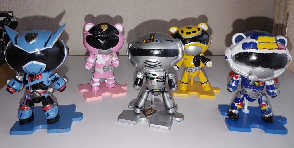 プチな警察な方々。右?からデカマスター、パトレン3号、初代ギャバン、デカイエロー、シグナルマン。