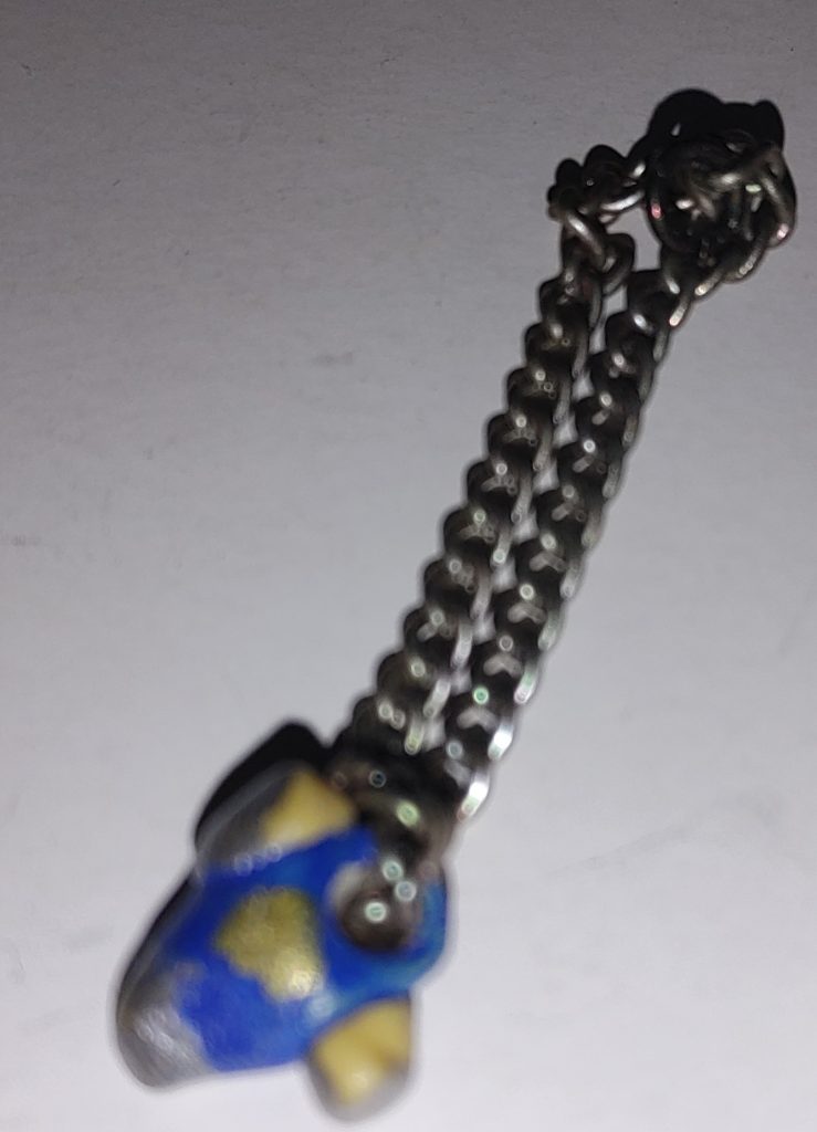 付属品。シグナルホイッスル。本体はエポキシパテ。チェーンは、そこらに転がっていたジャンク?