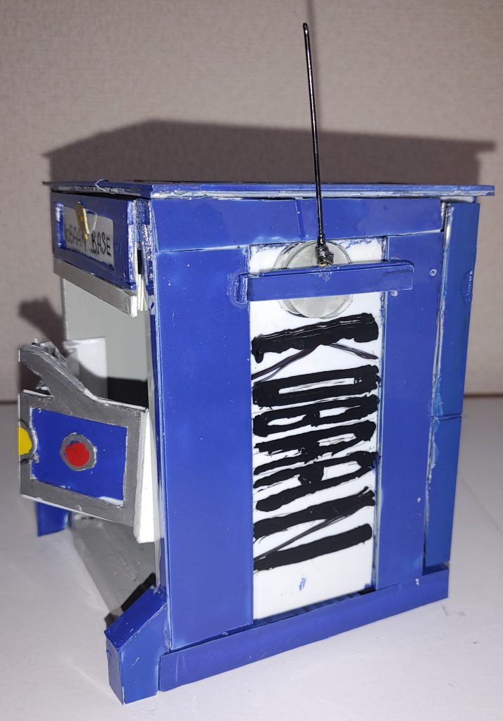 横。アンテナは、シグナルマンと同じ針金。