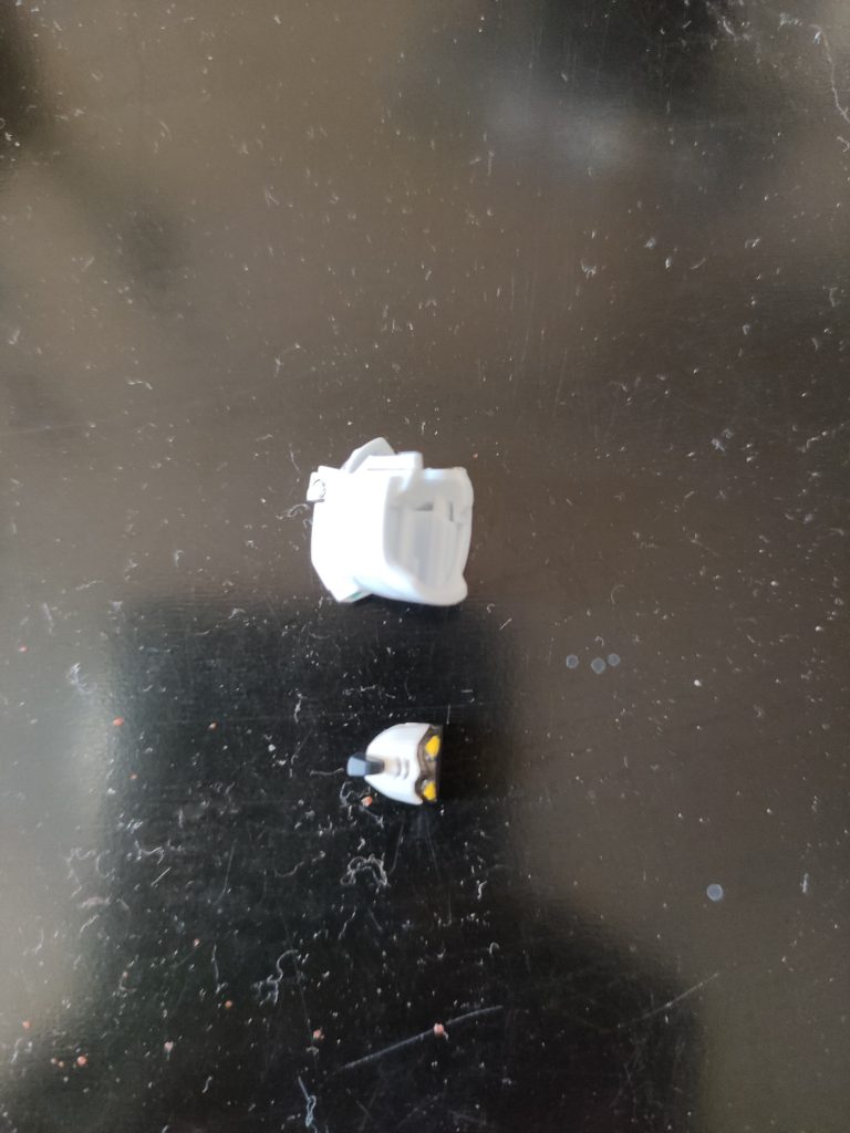 顔の後ハメ加工。切り取るときドキドキでした。