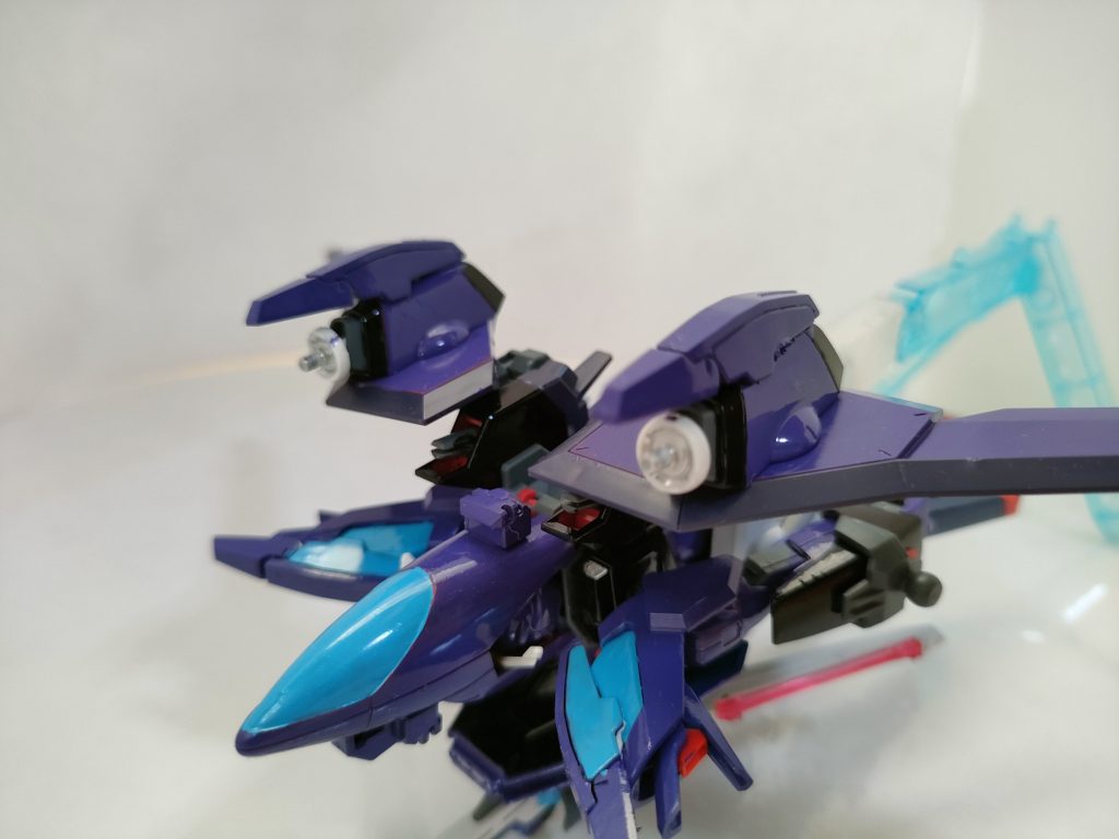 　飛行戦闘補助向上の為、スラスター部に新たに増設された小型ビーム砲。連射性に優れ、スラスターの推進力とエネルギーを連動併用しての出力調整も可能。