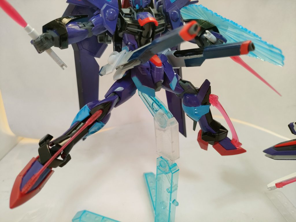 　ライジングフリーダムのレールガンとイモータルジャスティスのレッグビームサーベルによる素早い戦闘で、一撃離脱のヒットアンドアウェイ戦法が有効である。