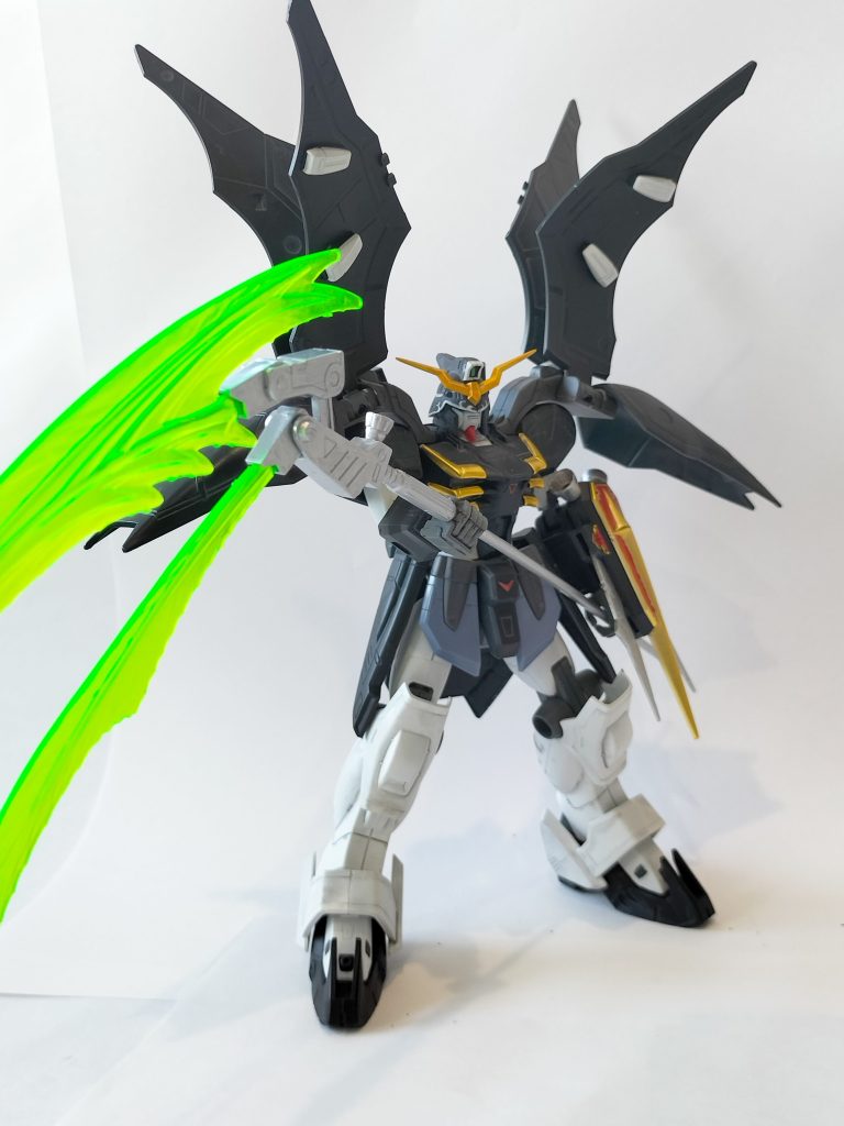 アクションポーズをいくつか。ツインビームサイスのエフェクトデカくて迫力あるんですが如何せん重すぎ(gundam-kao10)ポージングがむず過ぎます。。。