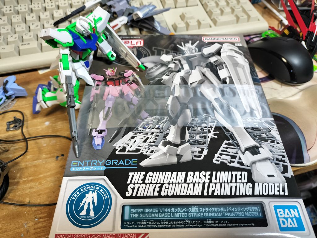 ガンプラベース限定？のガンプラが届いたから覚醒ストライクにこのストライクのパーツを移植したいな